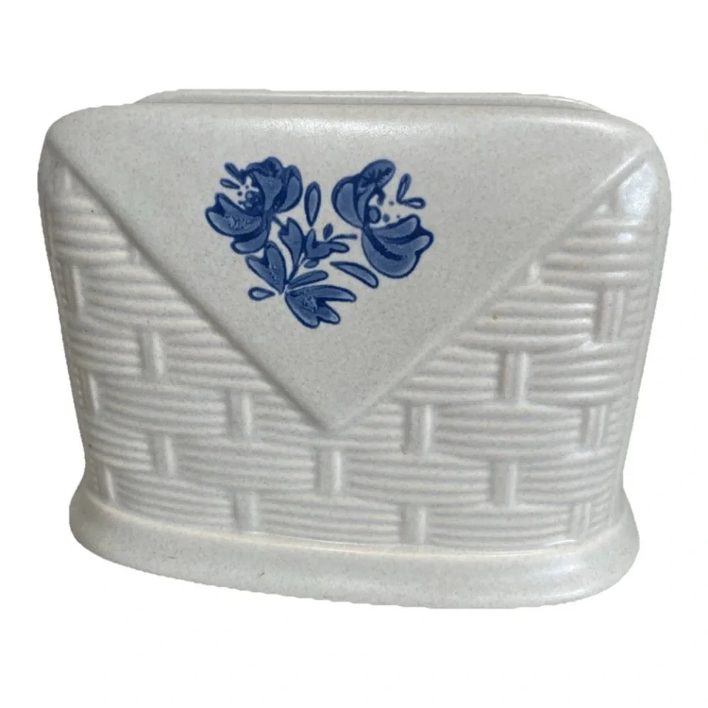 SOLD! Vintage Pfaltzgraff Yorktown Basketweave napkin holder